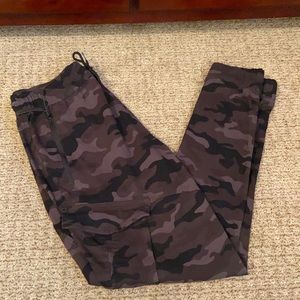 Men’s/Women’s Camo Patterned Jogger Pants